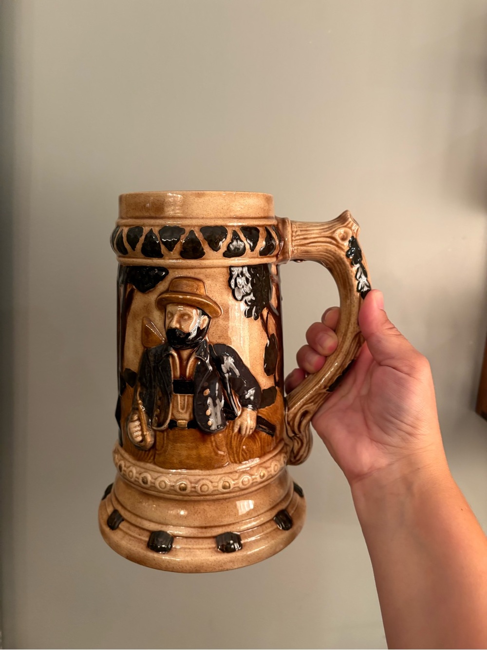 🍺 Vintage 1970s Ceramic Beer Stein - Relief Hunter & Deer Motif 🍺